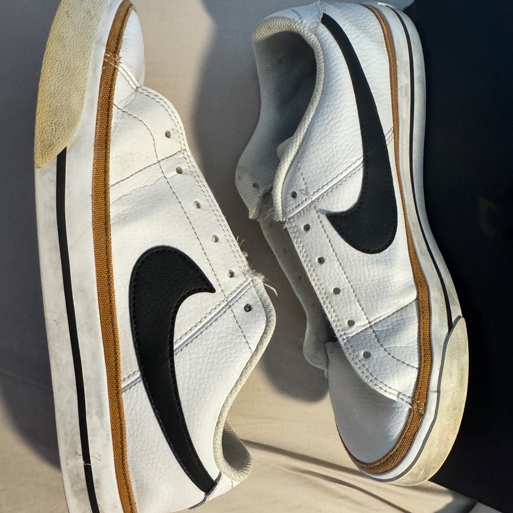 Nike Women’s COURT LEGACY SNKRS— size 8 (NO LACES)